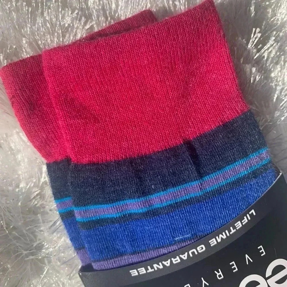 Feetures Everyday Cushioned Socks - Picture 6 of 8